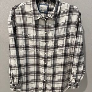 American Eagle Outfitters Men's Gray and Black Plaid Shirt
